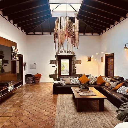 Botanica - 5 Bedroom With Pool And Hot Tub Holiday home *