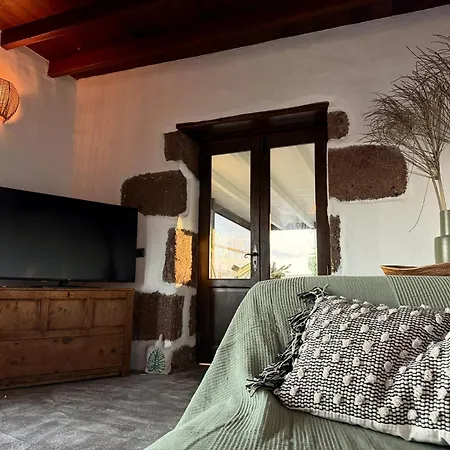 Hébergement de vacances Botanica - 5 Bedroom With Pool And Hot Tub
