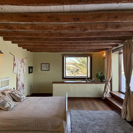 Дом отдыха Botanica - 5 Bedroom With Pool And Hot Tub
