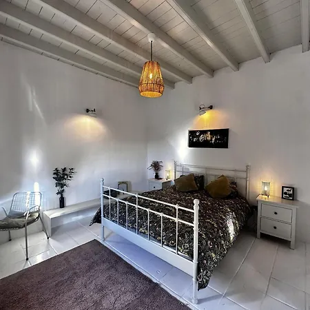 Дом отдыха Botanica - 5 Bedroom With Pool And Hot Tub