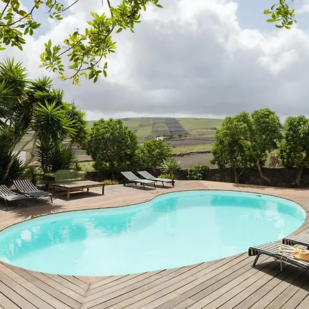 Дом отдыха Botanica - 5 Bedroom With Pool And Hot Tub