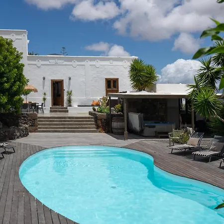 Дом отдыха Botanica - 5 Bedroom With Pool And Hot Tub *