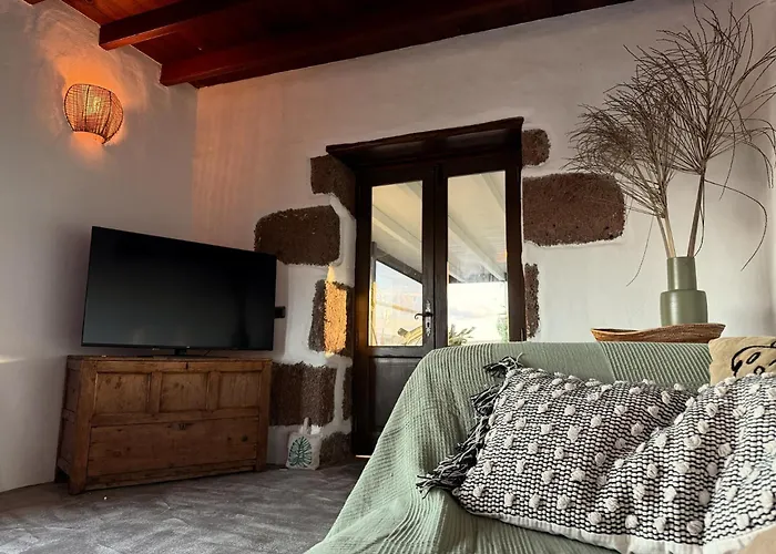 Holiday home Botanica - 5 Bedroom With Pool And Hot Tub