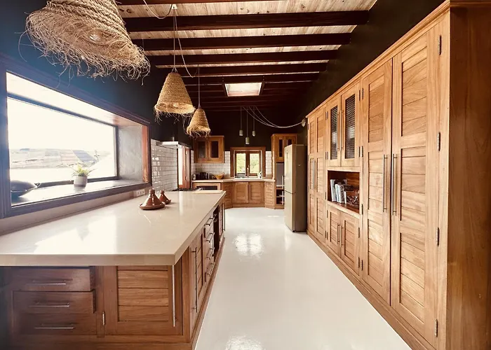 Botanica - 5 Bedroom With Pool And Hot Tub Holiday home *