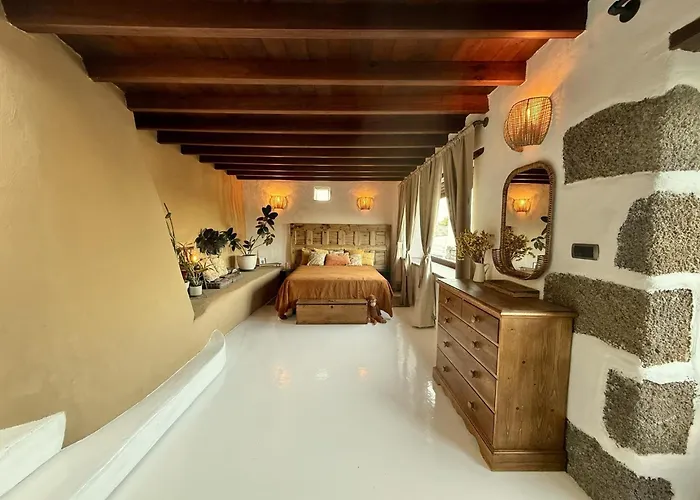 Holiday home Botanica - 5 Bedroom With Pool And Hot Tub *