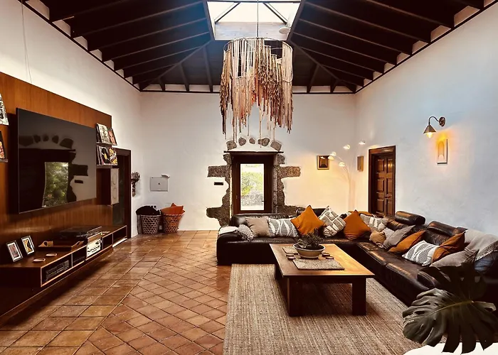 Botanica - 5 Bedroom With Pool And Hot Tub Holiday home *