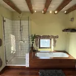 Prázdninový dům Botanica - 5 Bedroom With Pool And Hot Tub